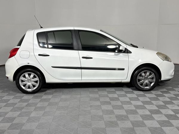 2013-Renault-Clio-III-16-Yahoo-5-dr image:16