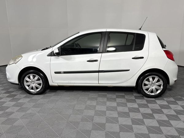 2013-Renault-Clio-III-16-Yahoo-5-dr image:18