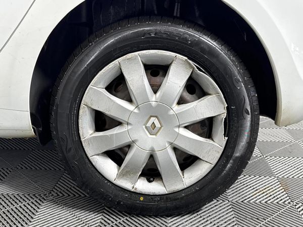 2013-Renault-Clio-III-16-Yahoo-5-dr image:6