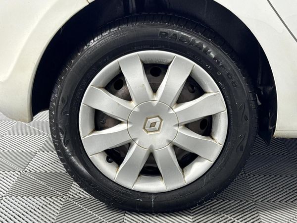 2013-Renault-Clio-III-16-Yahoo-5-dr image:7