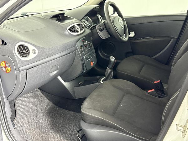 2013-Renault-Clio-III-16-Yahoo-5-dr image:8