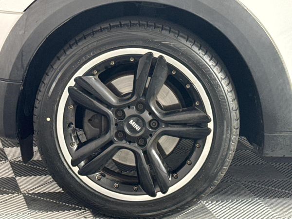 2016-MINI-Countryman-Cooper-S-Auto image:4