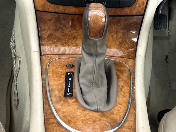 2005-Mercedes-Benz-E-Class-E-280 image:10
