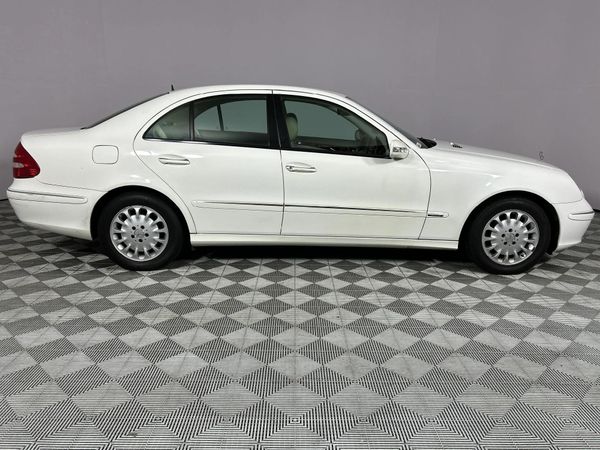 2005-Mercedes-Benz-E-Class-E-280 image:17