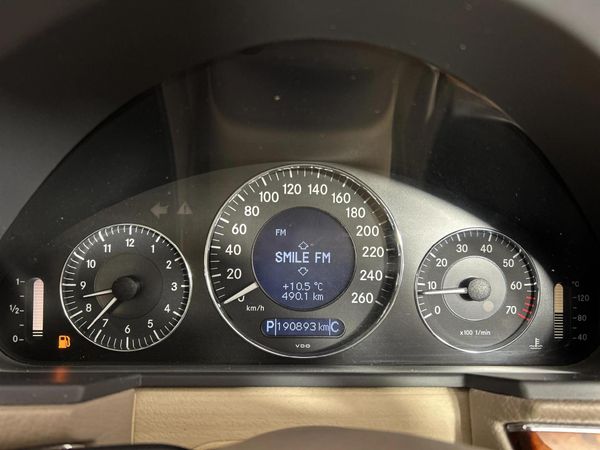 2005-Mercedes-Benz-E-Class-E-280 image:2