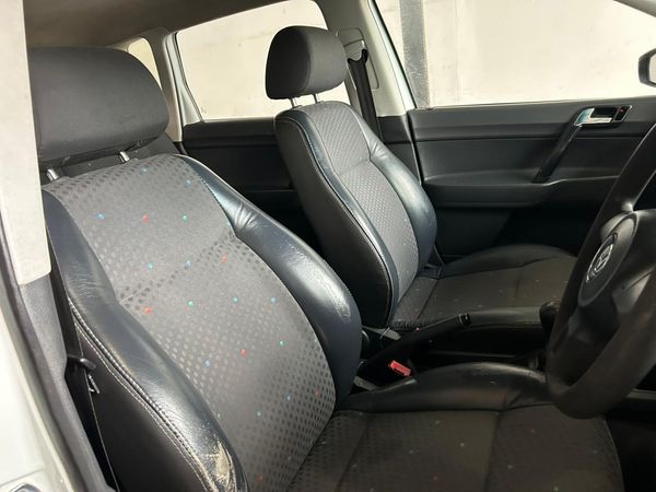 2016-Volkswagen-Polo-Vivo-GP-14-Trendline-5-dr image:10