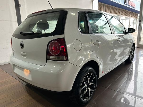 2016-Volkswagen-Polo-Vivo-GP-14-Trendline-5-dr image:3