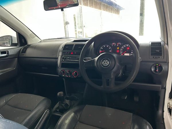2016-Volkswagen-Polo-Vivo-GP-14-Trendline-5-dr image:7