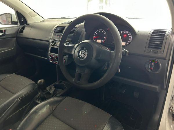 2016-Volkswagen-Polo-Vivo-GP-14-Trendline-5-dr image:8