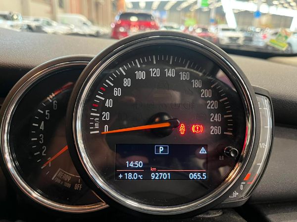 2018-MINI-Hatch-One-15T-Auto image:10