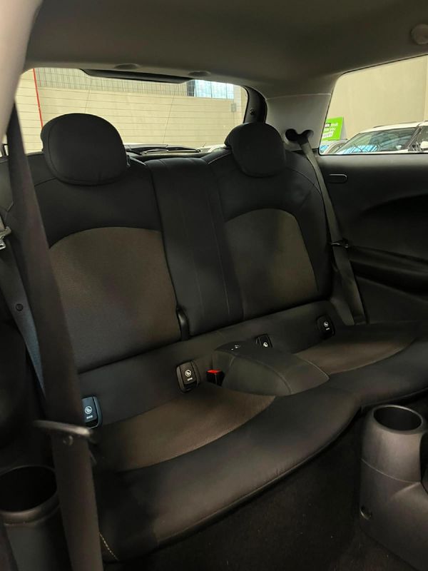 2018-MINI-Hatch-One-15T-Auto image:11