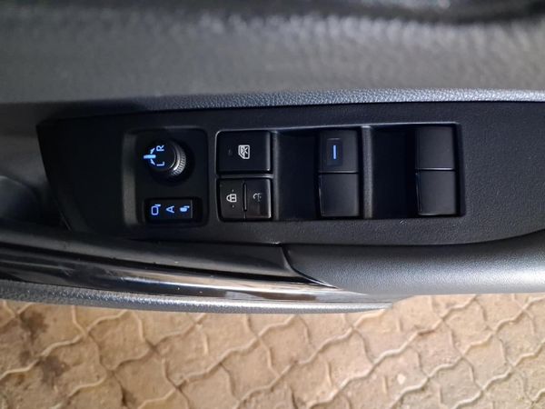2024-Toyota-Corolla-Cross-18-GR-S-Hybrid image:16