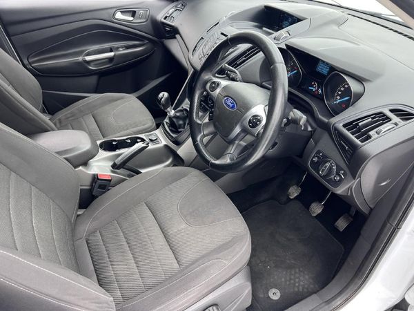 2015-Ford-Kuga-15-EcoBoost-Ambiente image:12