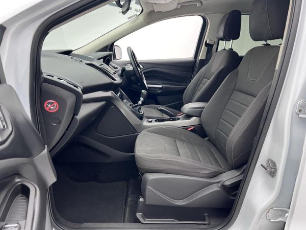 2015-Ford-Kuga-15-EcoBoost-Ambiente image:4