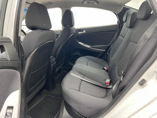 2017-Hyundai-Accent-16-GLS-Fluid-Auto image:9
