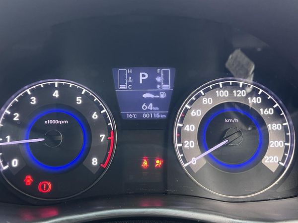2017-Hyundai-Accent-16-GLS-Fluid-Auto image:7