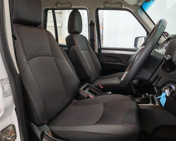 2023-Mahindra-Pik-Up-22-mHawk-S6-4x4-Double-Cab image:9