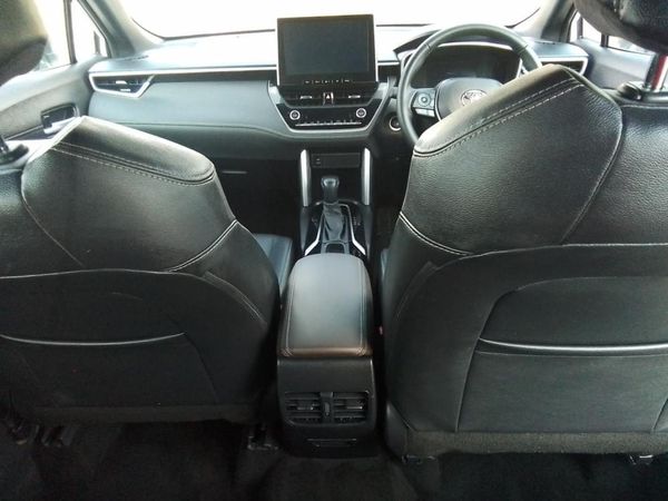 2025-Toyota-Corolla-Cross-18-XS image:17