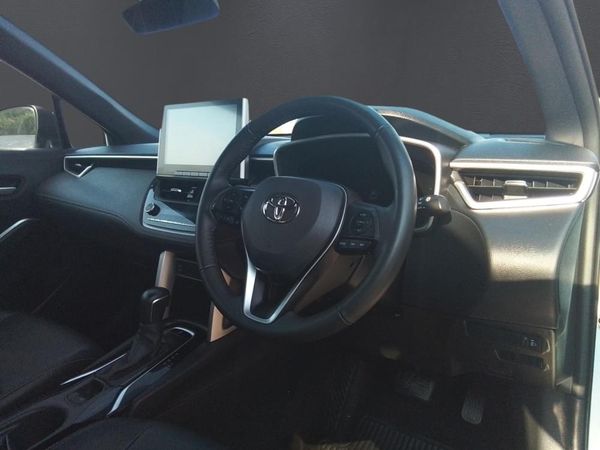 2025-Toyota-Corolla-Cross-18-XS image:8