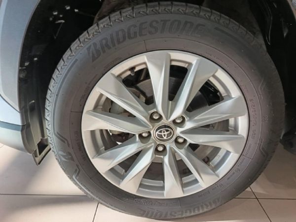 2023-Toyota-Corolla-Cross-18-XI image:7