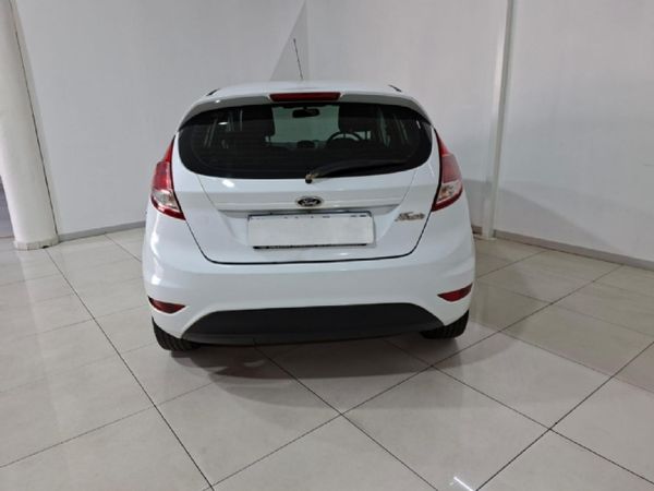 2016-Ford-Fiesta-15-TDCi-Trend-5-dr image:4
