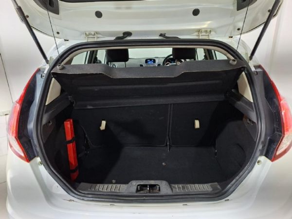 2016-Ford-Fiesta-15-TDCi-Trend-5-dr image:5