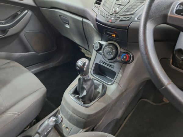 2016-Ford-Fiesta-15-TDCi-Trend-5-dr image:7