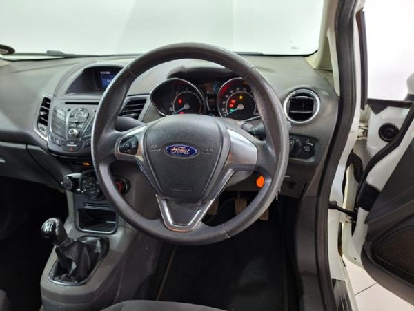 2016-Ford-Fiesta-15-TDCi-Trend-5-dr image:8