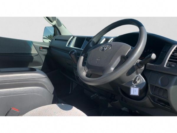 2024-Toyota-Quantum-25-D-4D-14-seat image:21