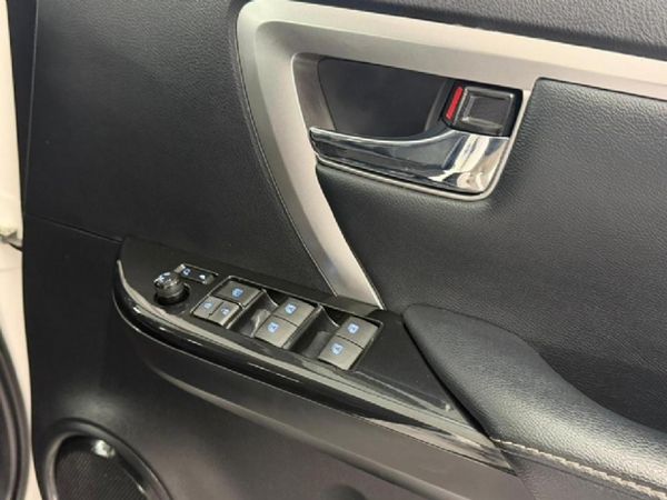 2022-Toyota-Fortuner-24-GD-6-Raised-Body-Auto image:13