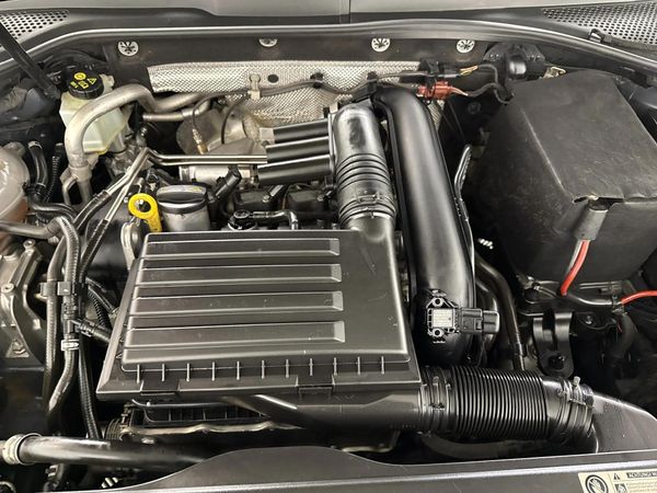 2014-Volkswagen-Golf-VII-14-TSI-Comfortline image:12
