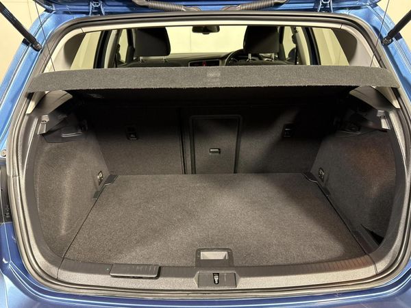 2014-Volkswagen-Golf-VII-14-TSI-Comfortline image:13
