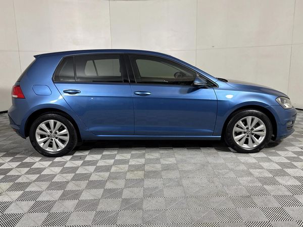 2014-Volkswagen-Golf-VII-14-TSI-Comfortline image:16