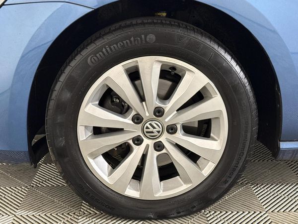 2014-Volkswagen-Golf-VII-14-TSI-Comfortline image:4