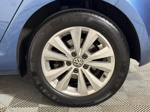 2014-Volkswagen-Golf-VII-14-TSI-Comfortline image:6