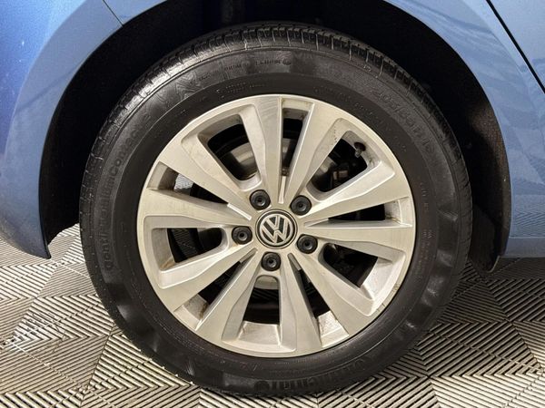 2014-Volkswagen-Golf-VII-14-TSI-Comfortline image:7