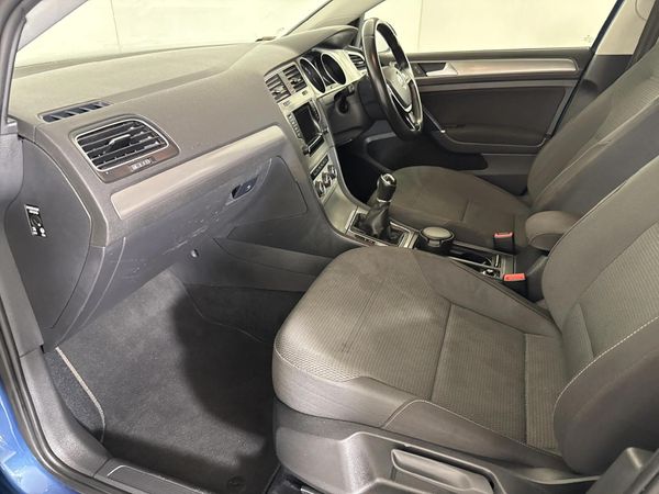 2014-Volkswagen-Golf-VII-14-TSI-Comfortline image:8