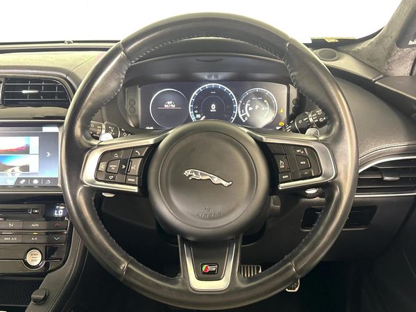 2017-Jaguar-F-Pace-30-V6-SC-AWD-First-Edition image:12