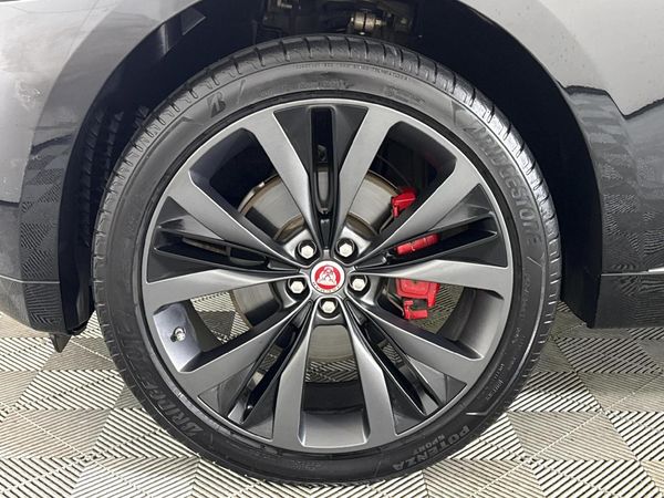 2017-Jaguar-F-Pace-30-V6-SC-AWD-First-Edition image:4