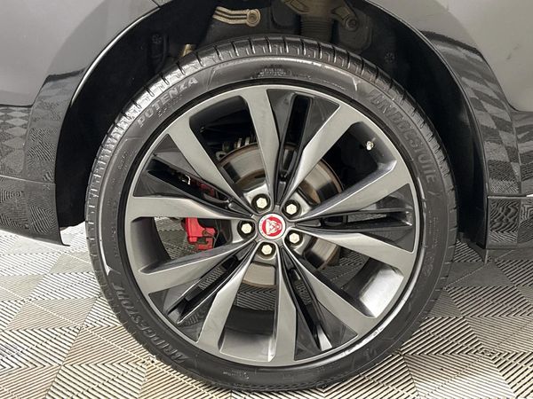 2017-Jaguar-F-Pace-30-V6-SC-AWD-First-Edition image:7
