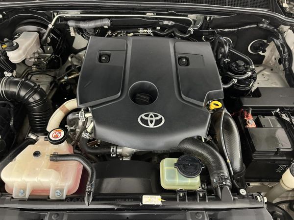 2020-Toyota-Fortuner-28-GD-6-4x4-Epic-Black-Auto image:11