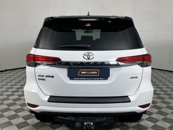 2020-Toyota-Fortuner-28-GD-6-4x4-Epic-Black-Auto image:16
