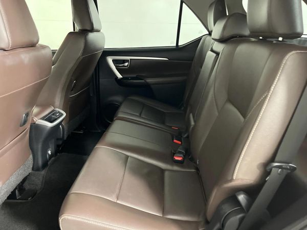 2020-Toyota-Fortuner-28-GD-6-4x4-Epic-Black-Auto image:3