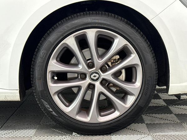 2016-Renault-Megane-III-12T-GT-Line-5-dr image:5