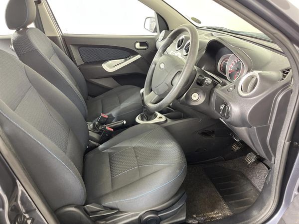 2014-Ford-Figo-14-Trend image:9