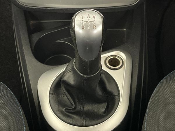2014-Ford-Figo-14-Trend image:10