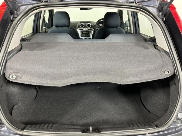 2014-Ford-Figo-14-Trend image:13