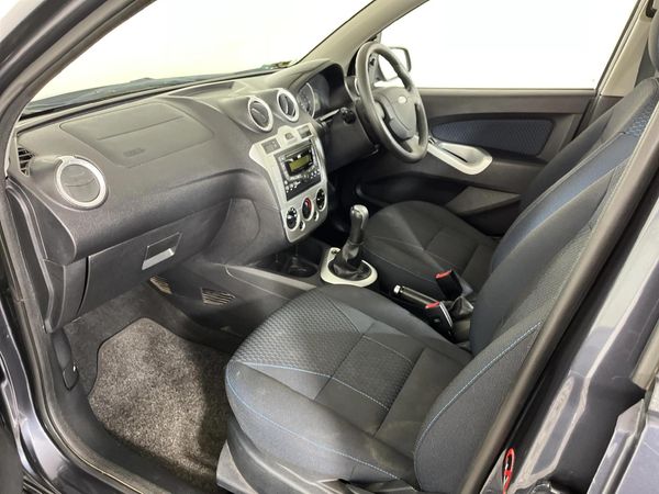2014-Ford-Figo-14-Trend image:8