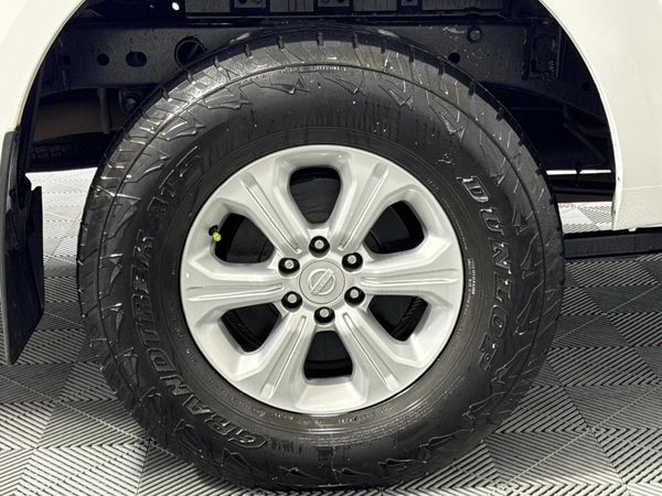 2019-Nissan-Navara-23D-SE-Auto-Double-Cab image:7