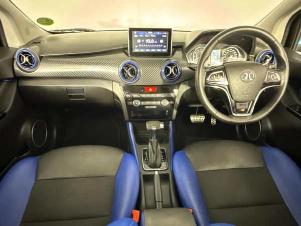 2020-BAIC-X25-15-Fashion-Auto image:1